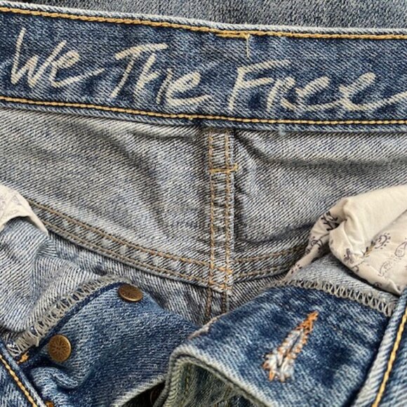 We The Free  Distressed Shorts Size 28 - Picture 6 of 8